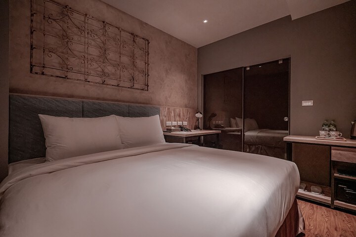 Room 3 of 62