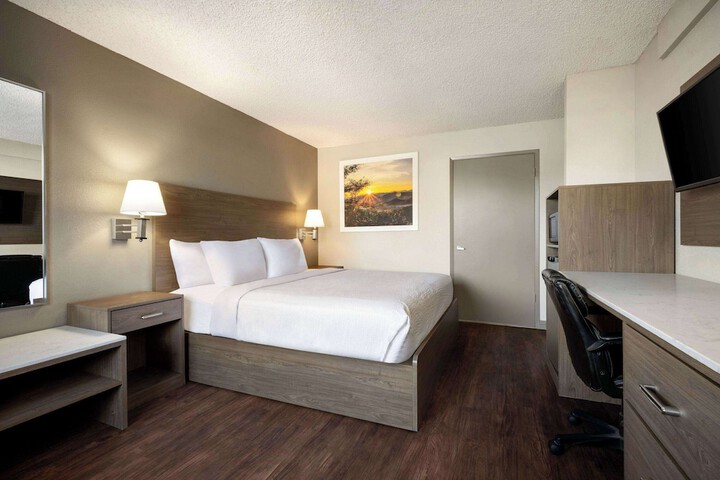 1 King Bed Mobility Accessible (12 of 20)