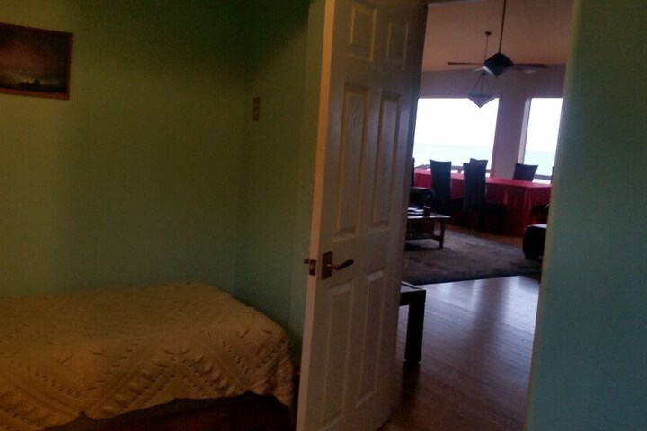Room 9 of 28