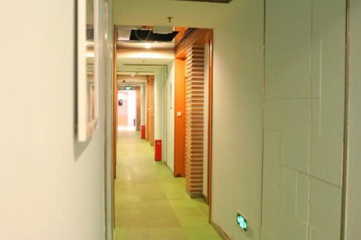 Room 8 of 8