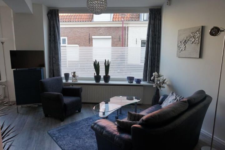 Room 5 of 9