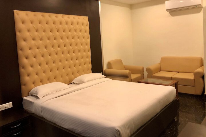 Room 12 of 40