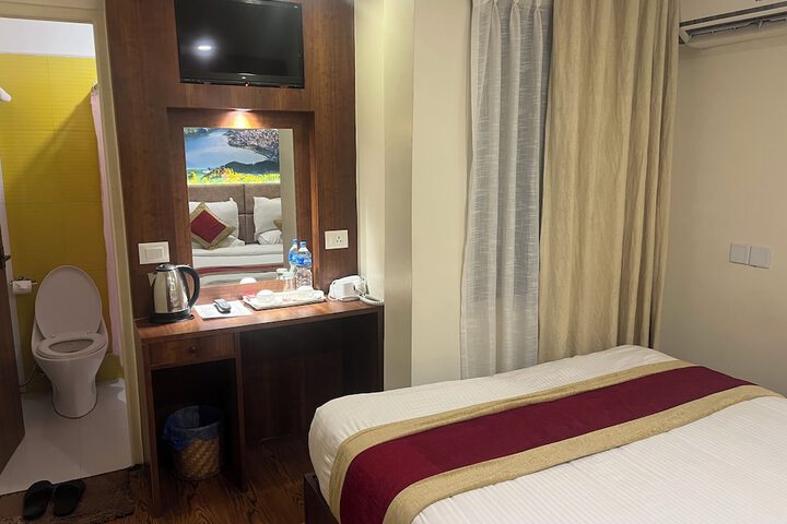 Room 18 of 32