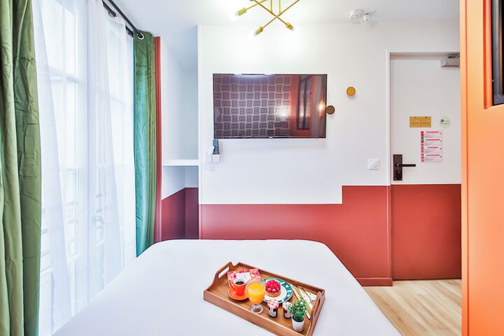 Room 2 of 76