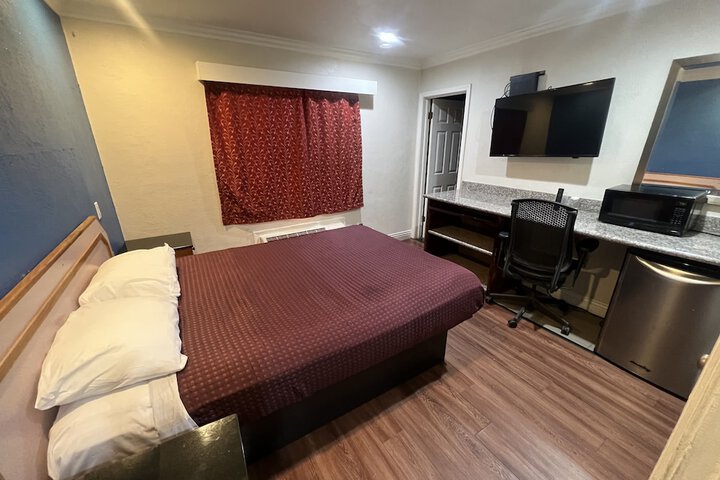 Deluxe Queen Bed (20 of 25)