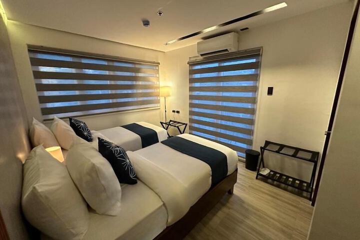 Room 6 of 15