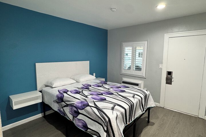 Room 3 of 9