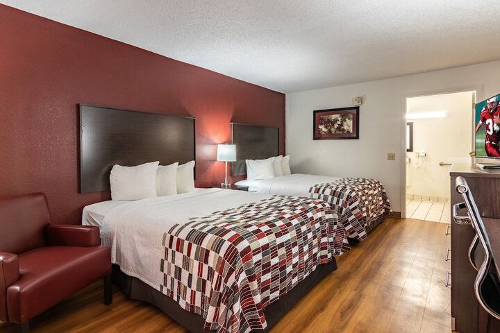 Standard Queen Bed Kitchenette Accessible (7 of 10)