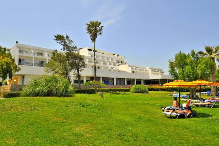 Hotel Exterior 38 of 40