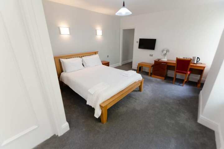 Room 9 of 15