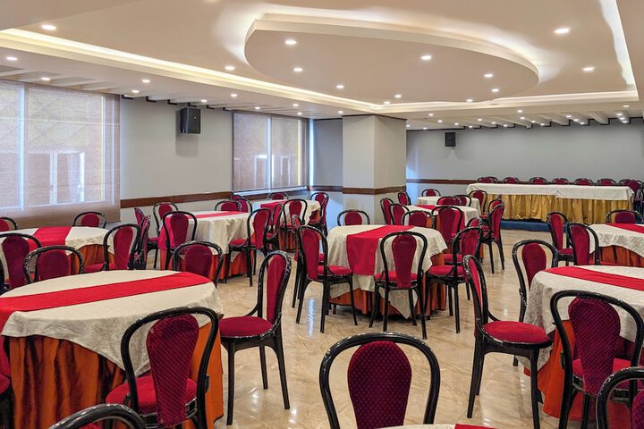 Ballroom/Hall 62 of 75