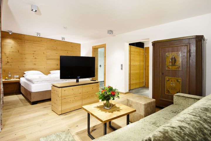 Room 7 of 94