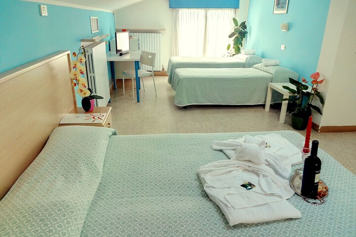 Room 8 of 65