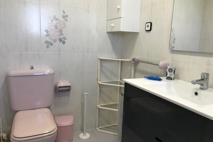 Room 6 of 10