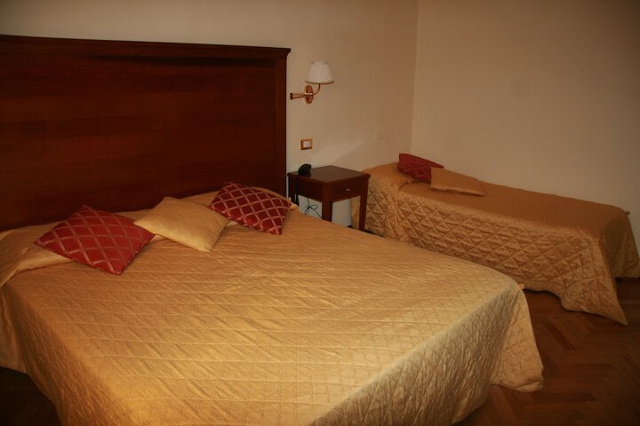 Room 8 of 22