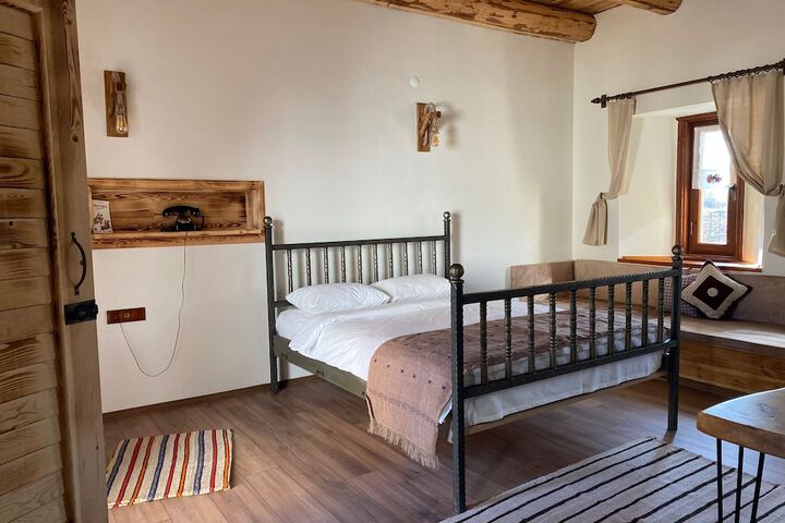 Room 8 of 16
