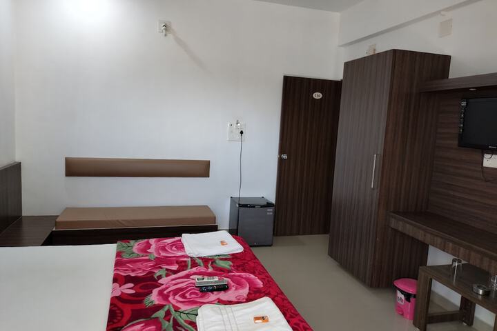 Room 4 of 17