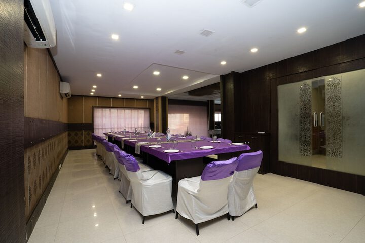 Business Center 28 of 35
