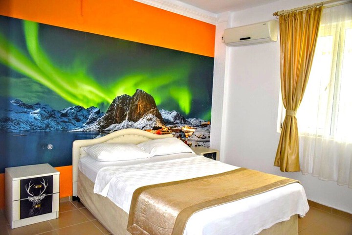 Room 7 of 33