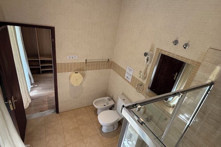 Room 120 of 157