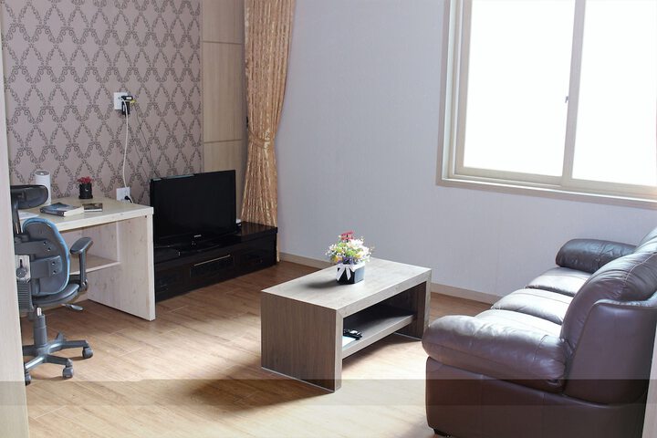 Room 6 of 14