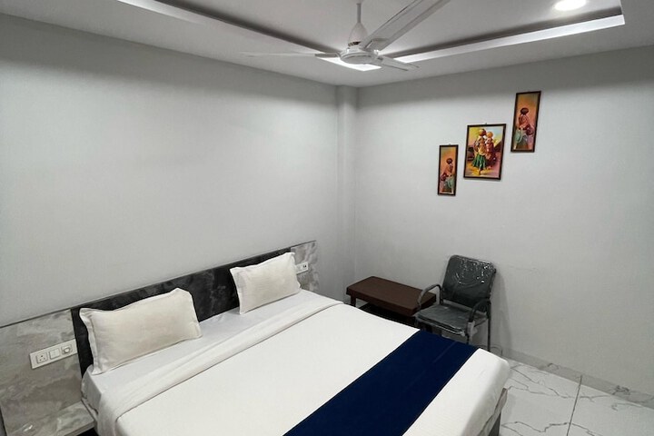 Room 12 of 24