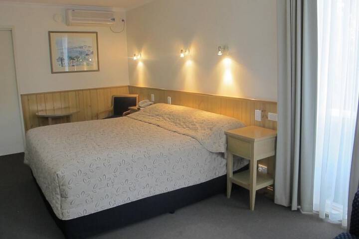 Room 9 of 42