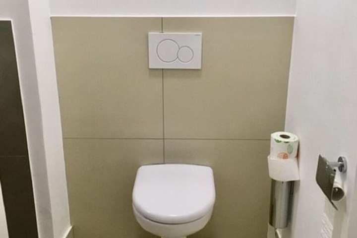 Room 10 of 18