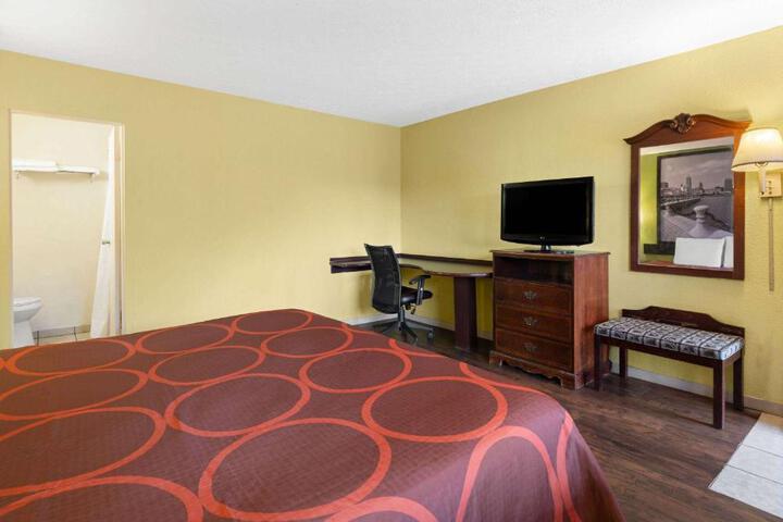 1 King Bed (13 of 16)
