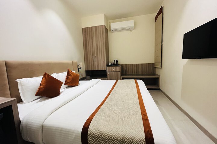 Room 25 of 94