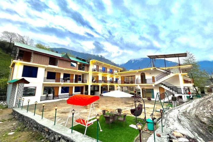 Hotel beas river retreat
