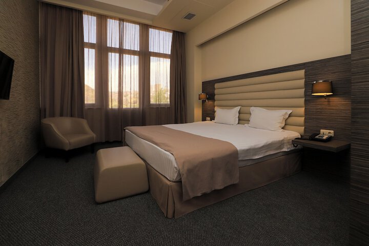 Room 7 of 62