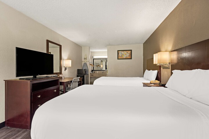 2 Double Beds (2 of 10)