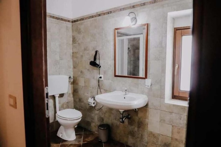 Room 9 of 50