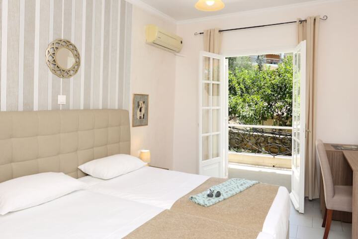 Room 4 of 61