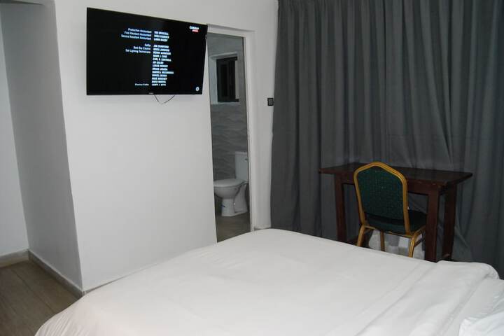 Room 12 of 90