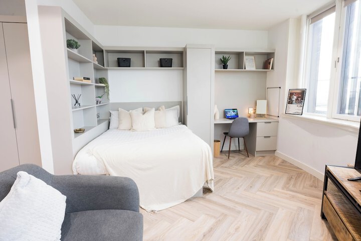 Room 4 of 15