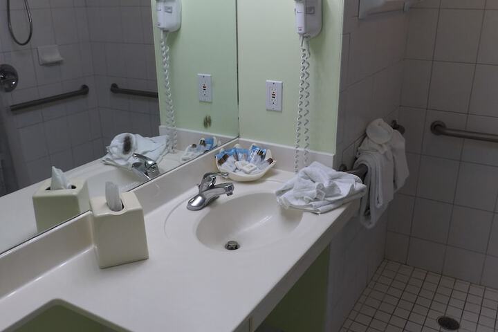Room 192 of 229