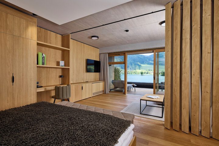 Room 3 of 43