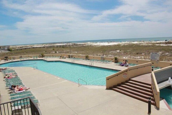Pool 16 of 24