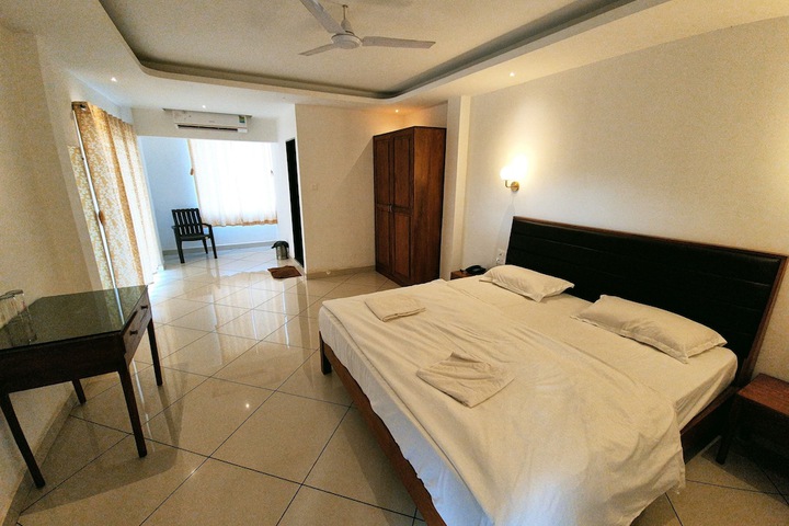 Room 49 of 169
