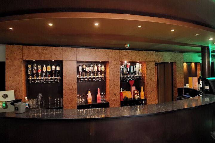 Lounge 17 of 20