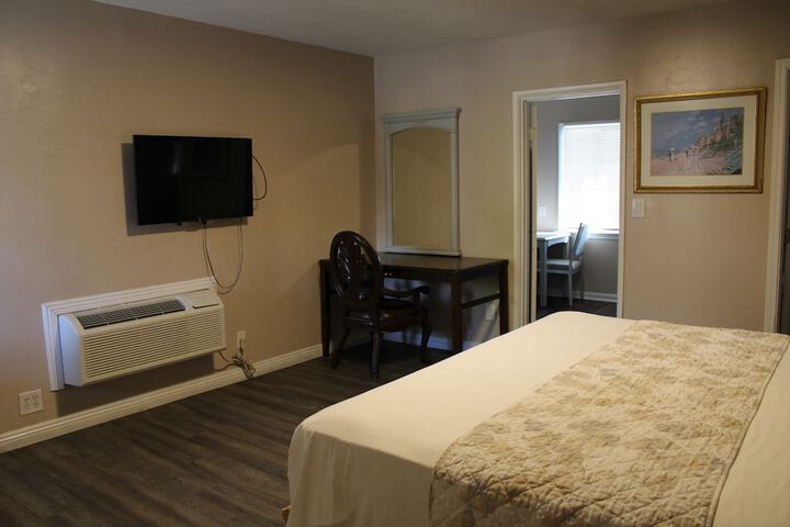 Room 21 of 90