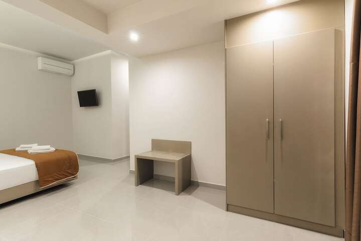 Room 8 of 138