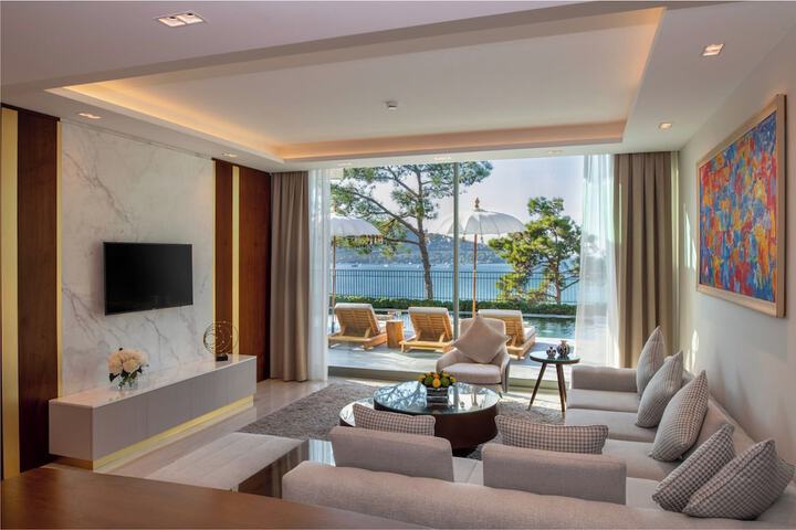 Room 51 of 118