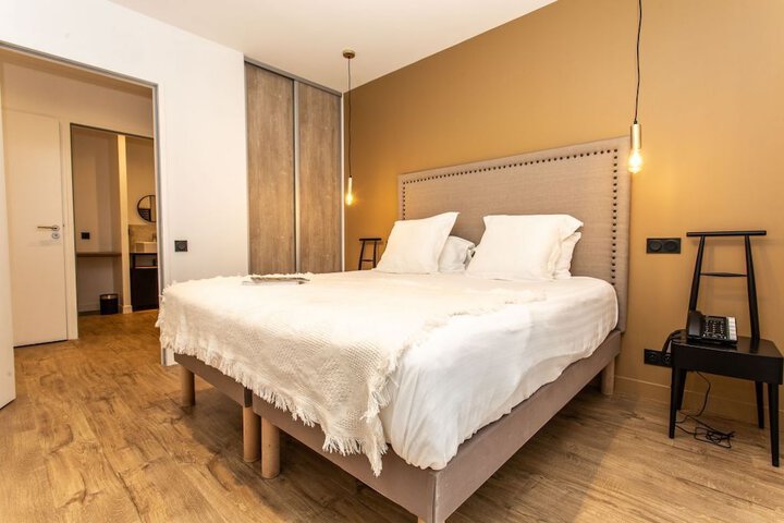 Room 20 of 76