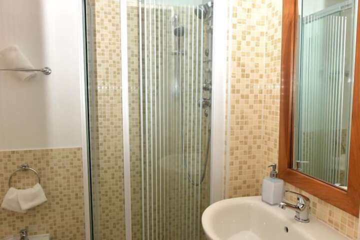 Room 15 of 20