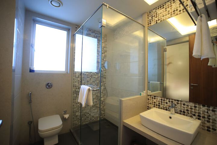 Room 15 of 43