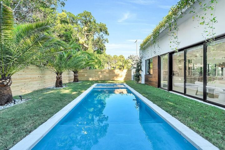 Pool 9 of 21