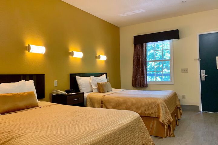 2 Double Beds (1 of 7)